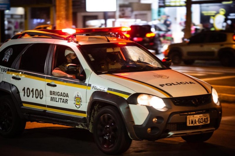 Troca de tiros com a brigada militar